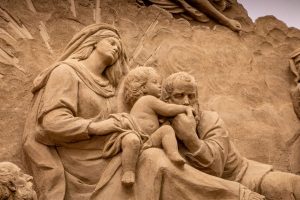 Il Patriarca Moraglia inauura Jesolo Sand Nativity 2021